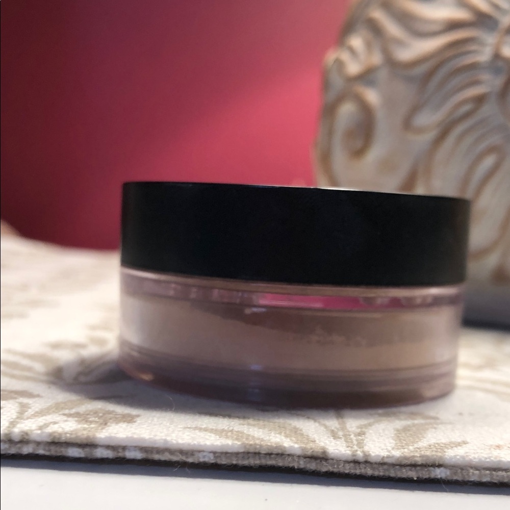 BareMinerals Matte Foundation Powder - Picture 3 of 3
